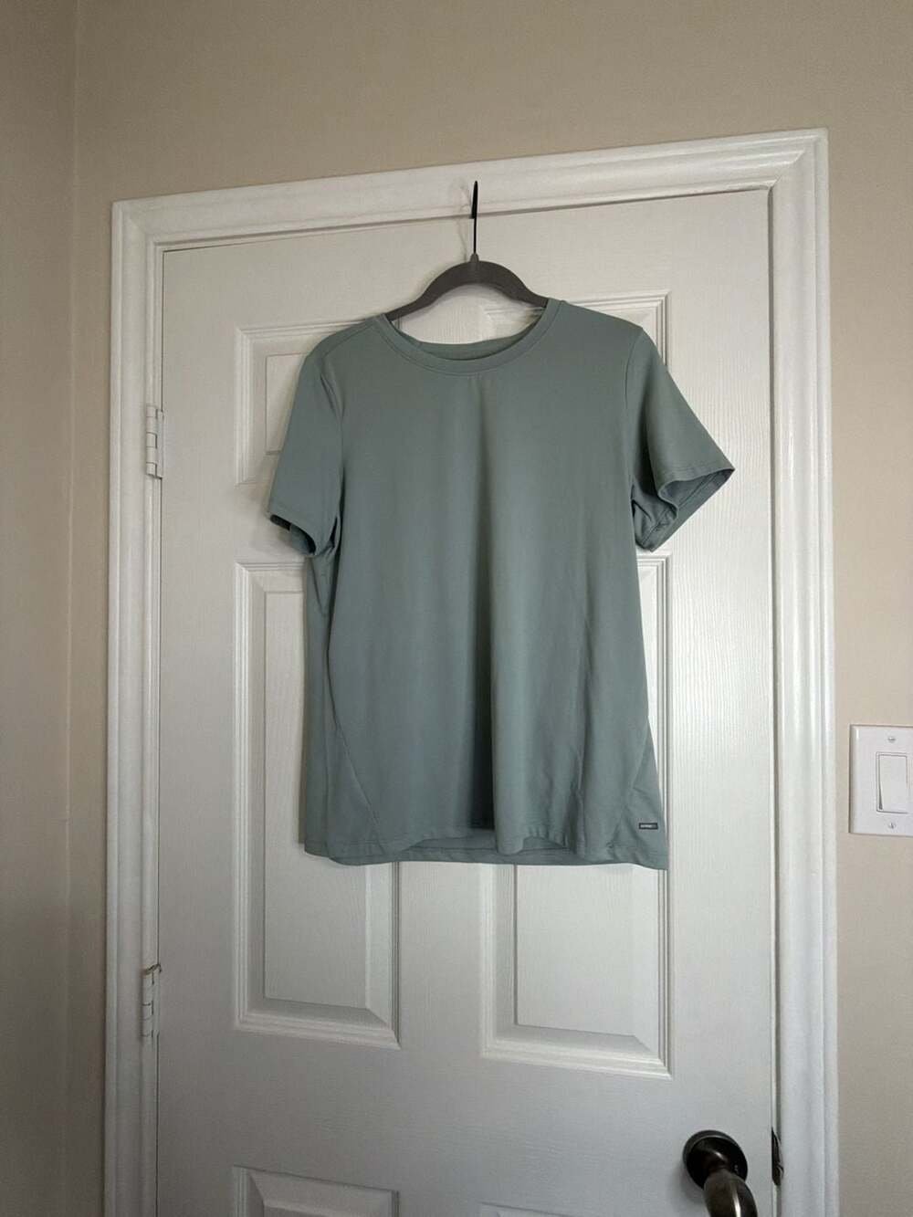 Mondetta Performance + Luxury Sage Green T-Shirt Size M